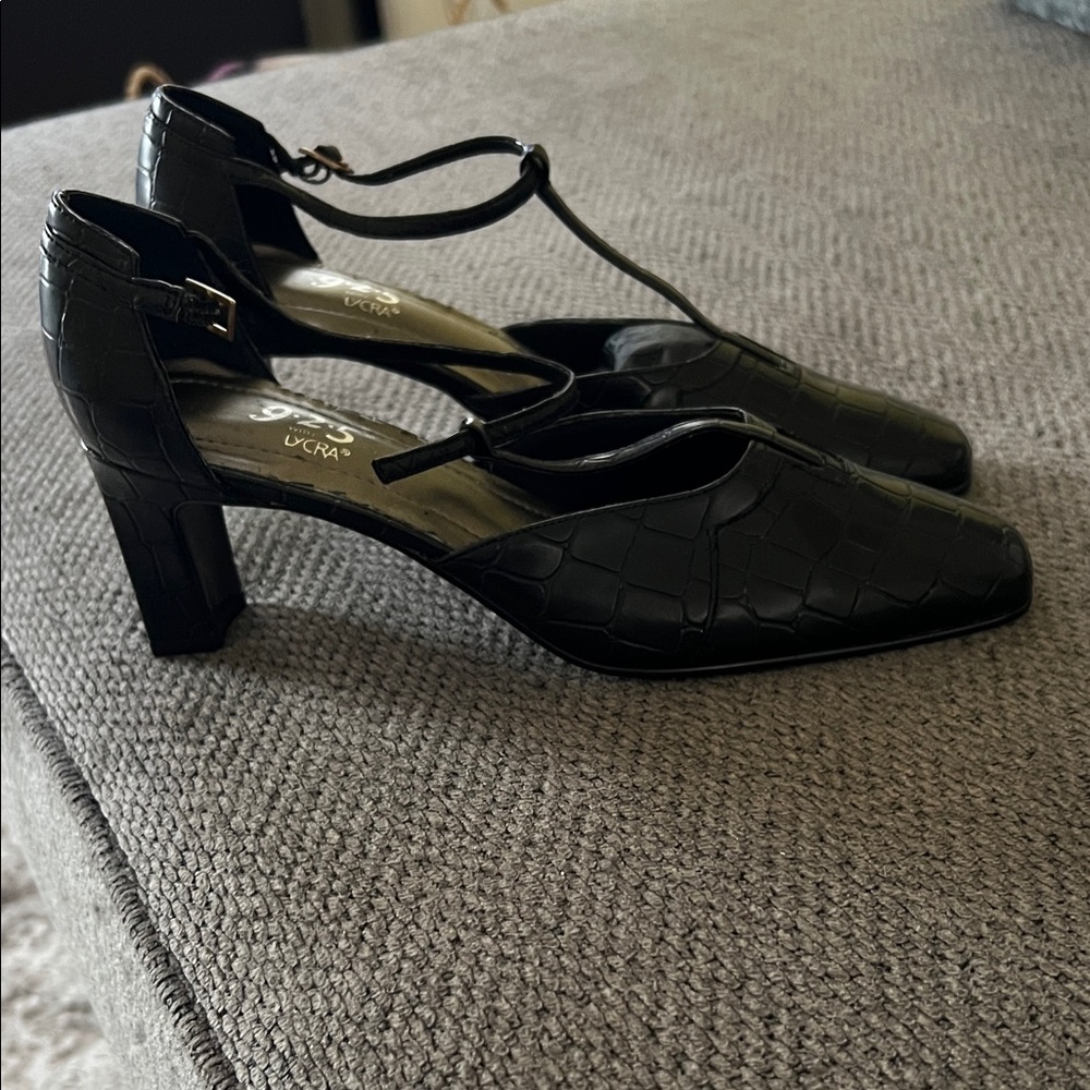 Elegant Black Croc-Embossed Heels
